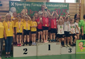 Zwycięskie drużyny na podium